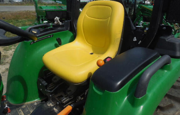 Image of John Deere 3025E equipment image 3