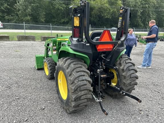 Image of John Deere 3025E equipment image 4