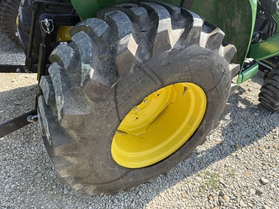 Image of John Deere 3025E equipment image 4