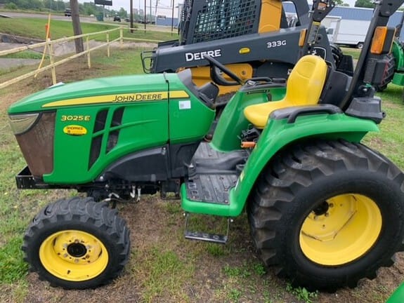 2022 John Deere 3025E Equipment Image0