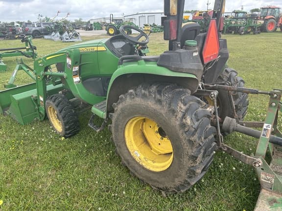 Image of John Deere 3025E equipment image 4
