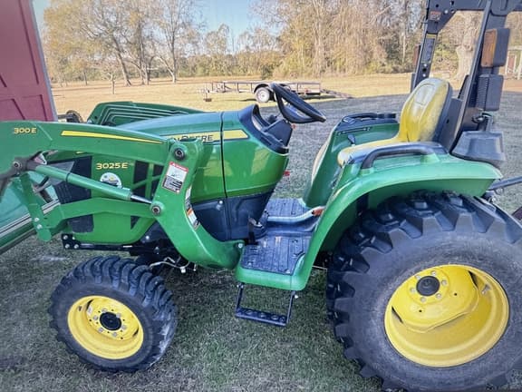 Image of John Deere 3025E Primary image