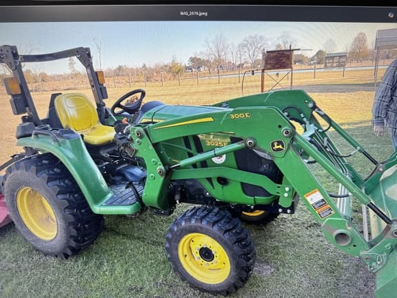 Image of John Deere 3025E equipment image 4