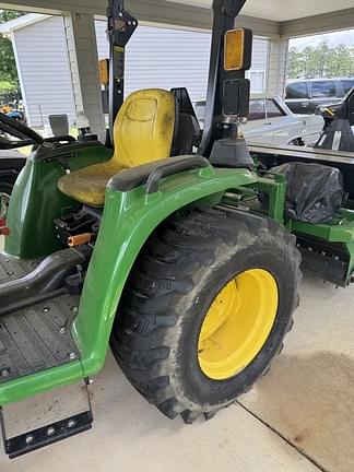 Image of John Deere 3025E equipment image 2