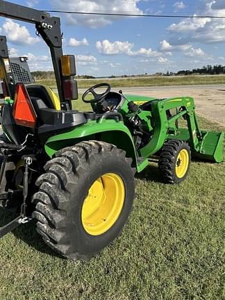 Image of John Deere 3025E equipment image 4