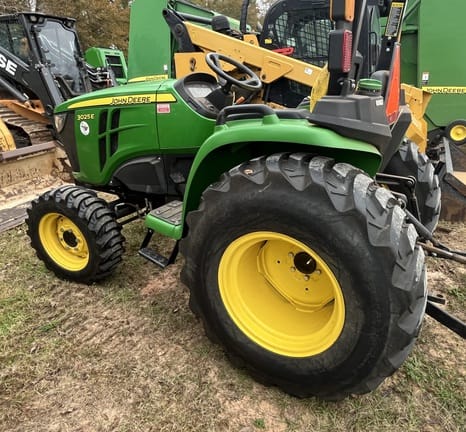 2022 John Deere 3025E Equipment Image0