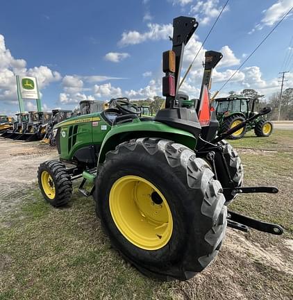 Image of John Deere 3025E equipment image 4