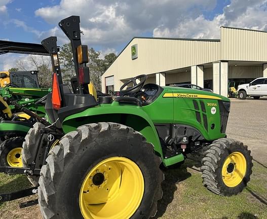 Image of John Deere 3025E equipment image 2