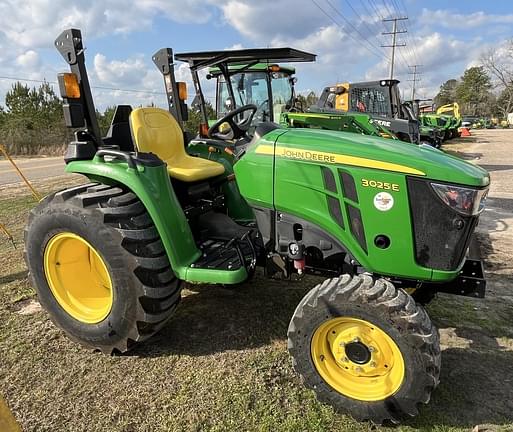 Image of John Deere 3025E equipment image 1