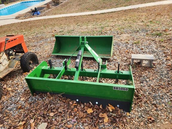 Image of John Deere 3025E equipment image 4