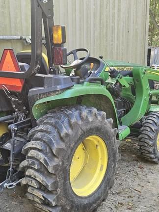 Image of John Deere 3025E equipment image 3