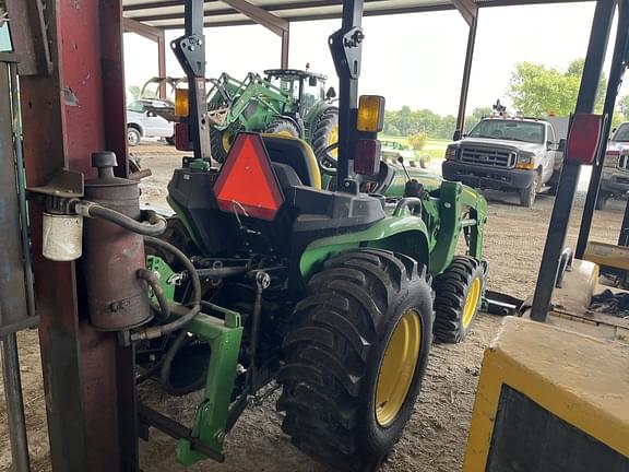 Image of John Deere 3025E equipment image 3