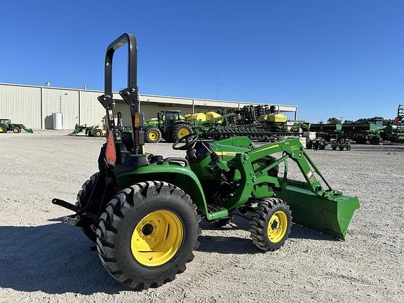 Image of John Deere 3025E equipment image 4