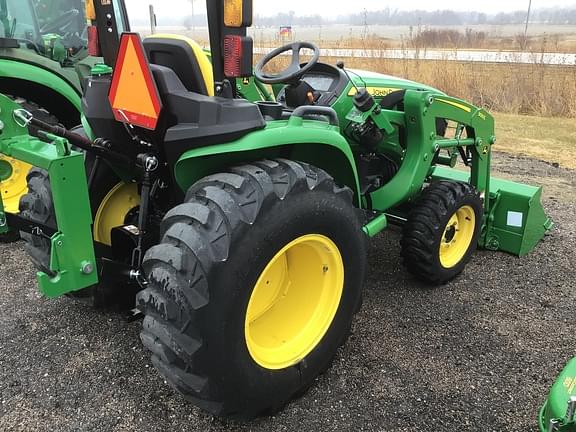 Image of John Deere 3025E equipment image 2
