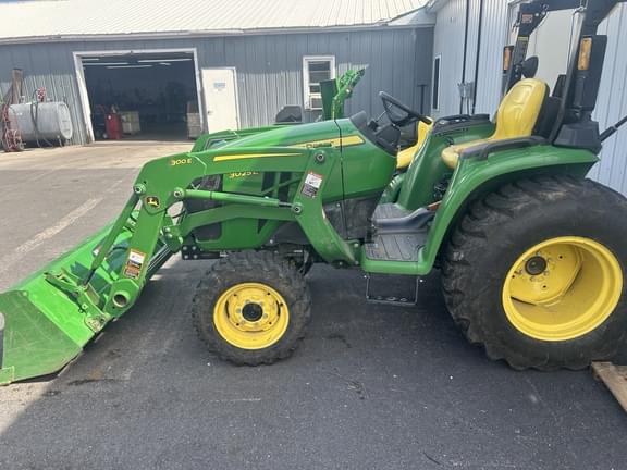 Image of John Deere 3025E equipment image 4