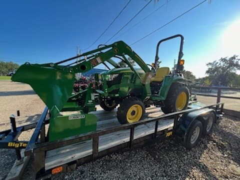 Image of John Deere 3025E equipment image 4