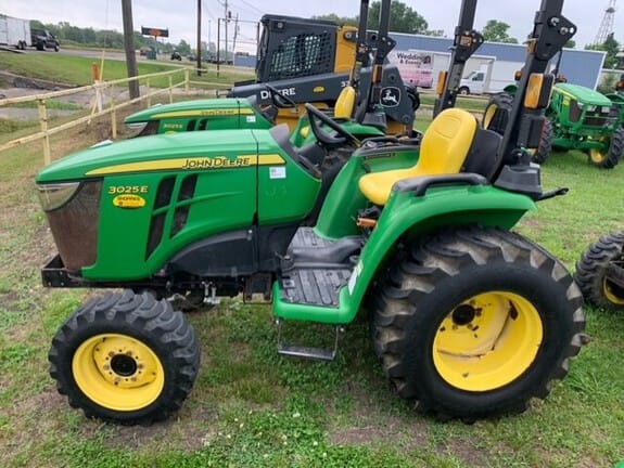 2022 John Deere 3025E Equipment Image0