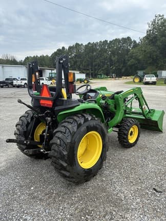 Image of John Deere 3025E equipment image 4