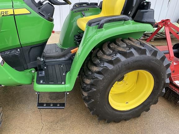 Image of John Deere 3025E equipment image 4