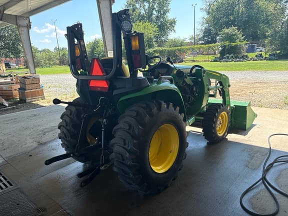 Image of John Deere 3025E equipment image 3