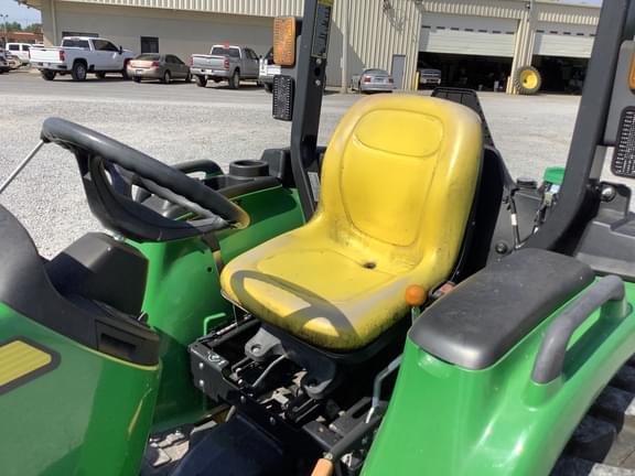 Image of John Deere 3025E equipment image 3