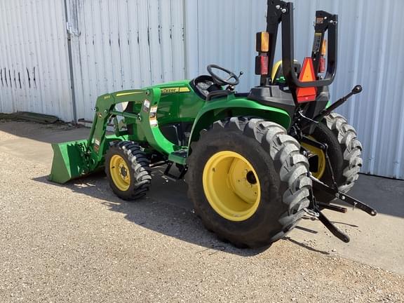 Image of John Deere 3025E equipment image 2