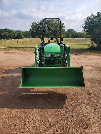 Image of John Deere 3025E equipment image 2