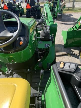 Image of John Deere 3025E equipment image 4