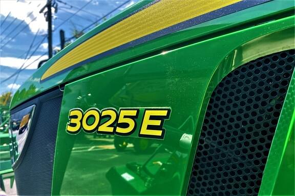 Main image John Deere 3025E 1