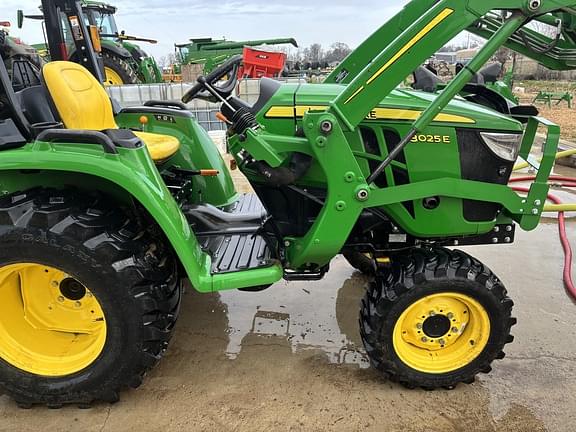 Image of John Deere 3025E equipment image 4