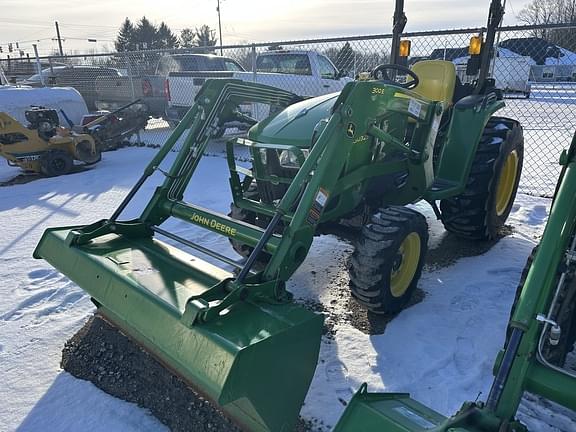 Image of John Deere 3032E equipment image 1