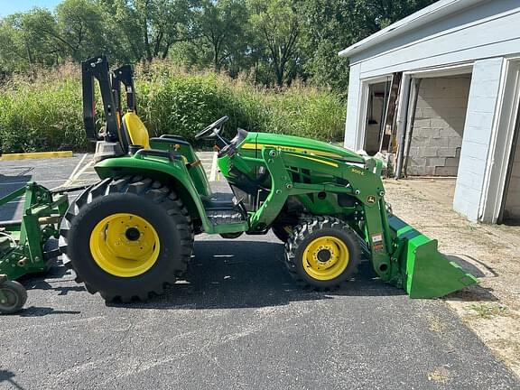 Image of John Deere 3032E equipment image 2