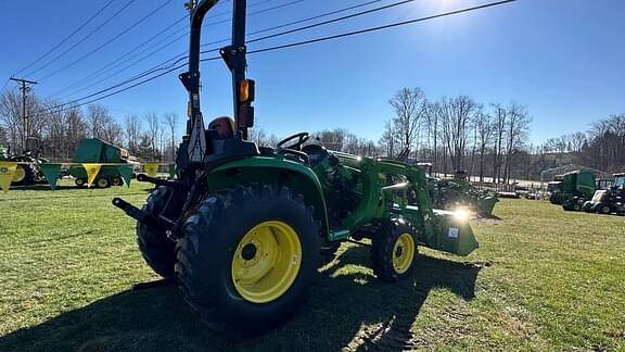 Image of John Deere 3032E equipment image 4