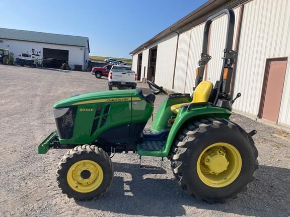 Image of John Deere 3032E equipment image 1