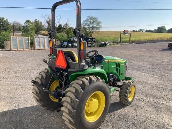 Image of John Deere 3032E equipment image 3