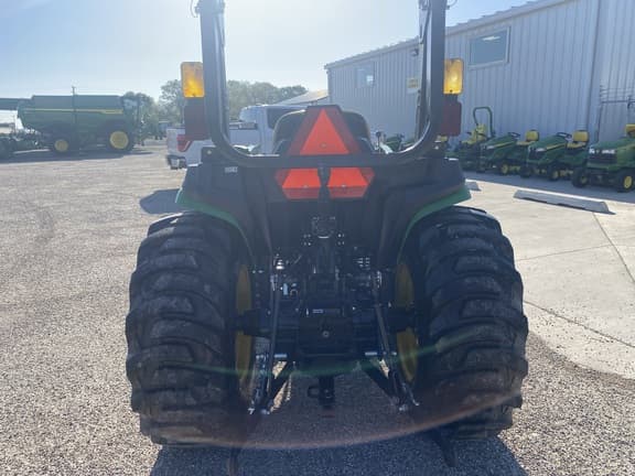Image of John Deere 3032E equipment image 3