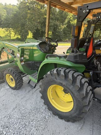Image of John Deere 3032E equipment image 4