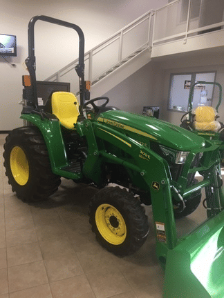 Main image John Deere 3032E
