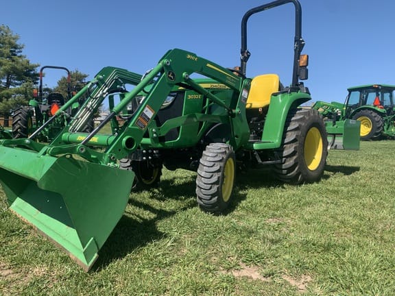Main image John Deere 3032E