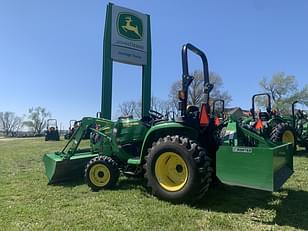 Main image John Deere 3032E 1