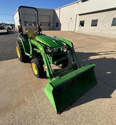 Image of John Deere 3032E equipment image 2