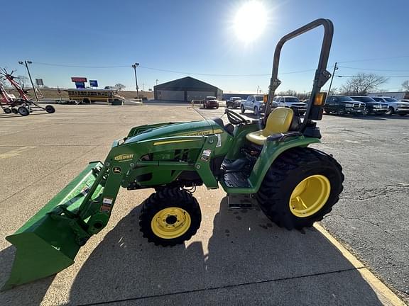 Image of John Deere 3032E equipment image 1