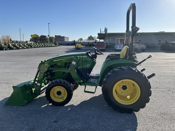 Main image John Deere 3032E