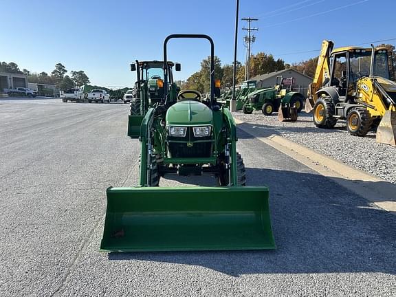 Image of John Deere 3032E equipment image 2