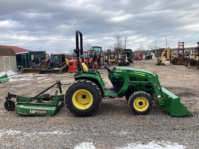 Image of John Deere 3032E equipment image 4