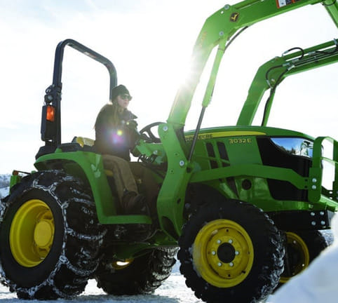 2022 John Deere 3032E Equipment Image0