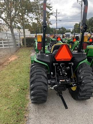 Image of John Deere 3032E equipment image 3