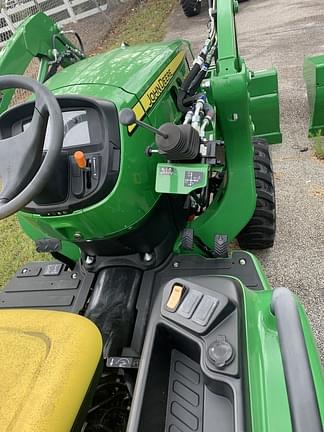 Image of John Deere 3032E equipment image 4