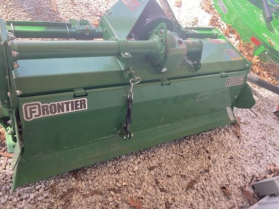 Image of John Deere 3032E equipment image 4