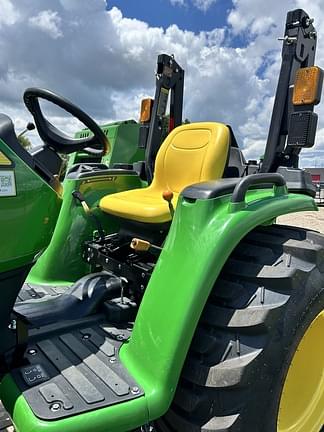Image of John Deere 3032E equipment image 3